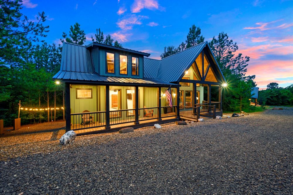 Emerald Vista Cabin glowing at dusk